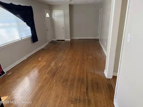 Living - 340 Barnes St, Jackson, MS 39206 photo 1 of 2