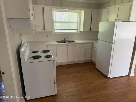 Kitchen - 340 Barnes St, Jackson, MS 39206 photo 1 of 1