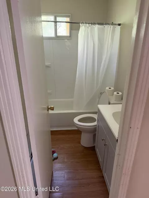 Bath - 340 Barnes St, Jackson, MS 39206 photo 1 of 2