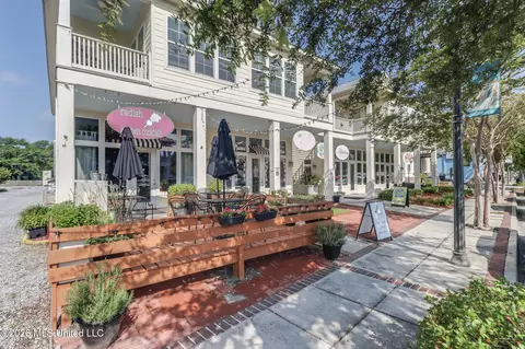 200 Jeff Davis Ave #5, Long Beach, MS 39560