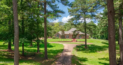 120 Midway Estates Dr, Terry, MS 39170