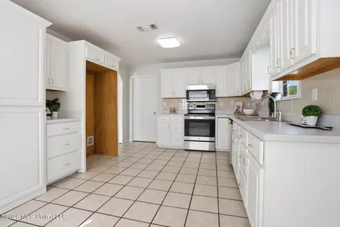 Kitchen - 116 Vaughn Dr, Lucedale, MS 39452 photo 2 of 3