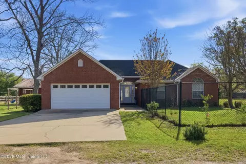116 Vaughn Dr, Lucedale, MS 39452
