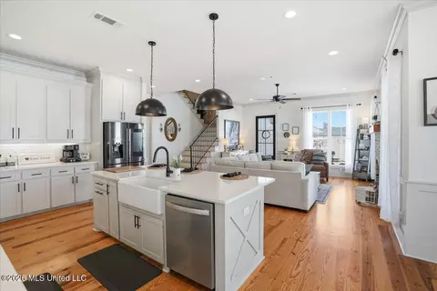 Kitchen - 272 Arbor Trl, Brandon, MS 39047 photo 5 of 7
