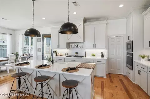Kitchen - 272 Arbor Trl, Brandon, MS 39047 photo 3 of 7