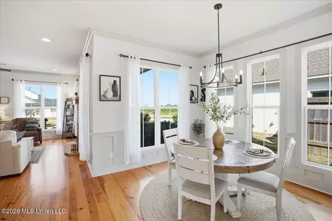 Dining - 272 Arbor Trl, Brandon, MS 39047 photo 2 of 3