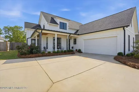 Exterior - 272 Arbor Trl, Brandon, MS 39047 photo 4 of 11