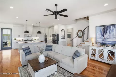 Living - 272 Arbor Trl, Brandon, MS 39047 photo 2 of 2