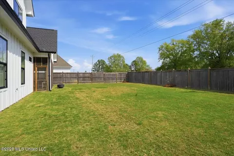 Exterior - 272 Arbor Trl, Brandon, MS 39047 photo 9 of 11