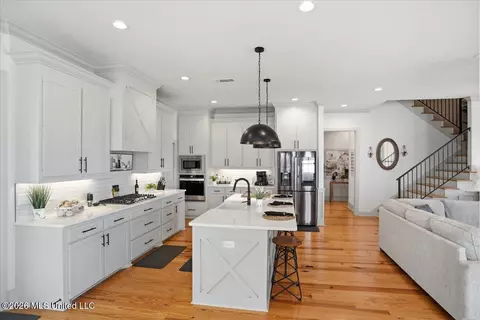 Kitchen - 272 Arbor Trl, Brandon, MS 39047 photo 1 of 7