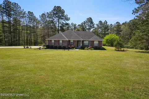 173 Providence Church Rd, Collins, MS 39428