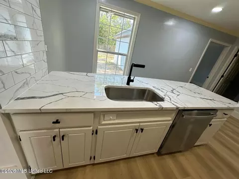Kitchen - 124 Holmar Dr, Brandon, MS 39047 photo 2 of 2