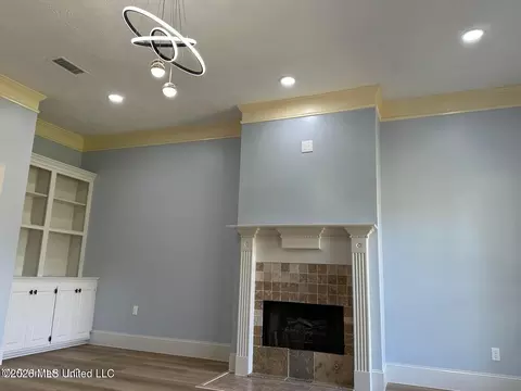 Living - 124 Holmar Dr, Brandon, MS 39047 photo 1 of 1