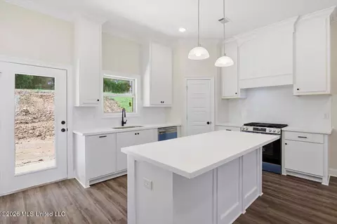 Kitchen - 139 Bronson Bnd, Flowood, MS 39232 photo 4 of 4