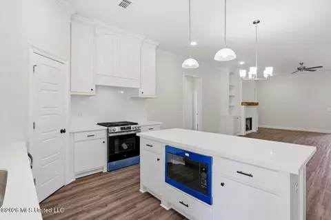 Kitchen - 139 Bronson Bnd, Flowood, MS 39232 photo 2 of 4