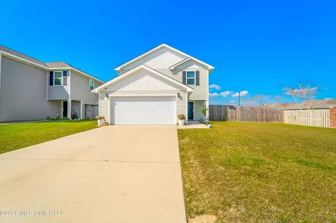 2121 Beauvoir St, Ocean Springs, MS 39564