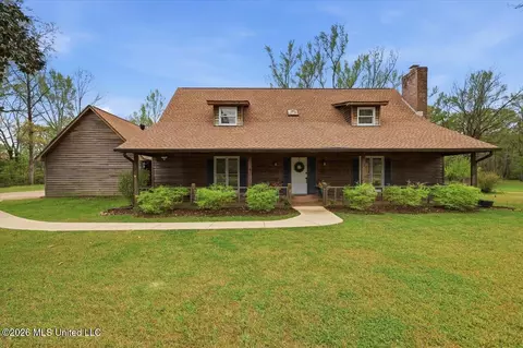 101 Country Meadow Rd, Clinton, MS 39056