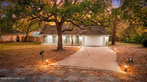 7117 Oakhurst Dr, Ocean Springs, MS 39564