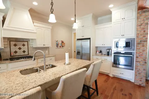 Kitchen - 157 Westerly Pl, Madison, MS 39110 photo 2 of 2