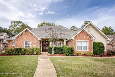 2119 Whitney Oaks Dr, Ocean Springs, MS 39564
