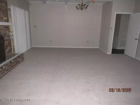 Living - 718 Woodhill Rd, Jackson, MS 39206 photo 6 of 6