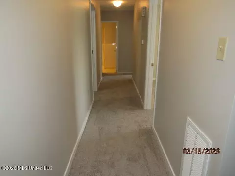 Entry Way - 718 Woodhill Rd, Jackson, MS 39206 photo 2 of 2