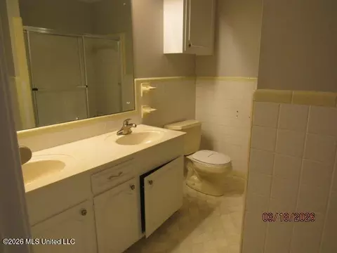 Bath - 718 Woodhill Rd, Jackson, MS 39206 photo 1 of 1