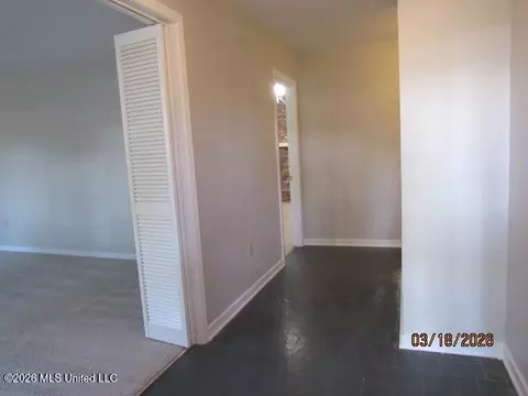 Entry Way - 718 Woodhill Rd, Jackson, MS 39206 photo 1 of 2