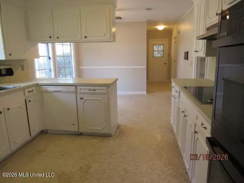 Kitchen - 718 Woodhill Rd, Jackson, MS 39206 photo 1 of 1