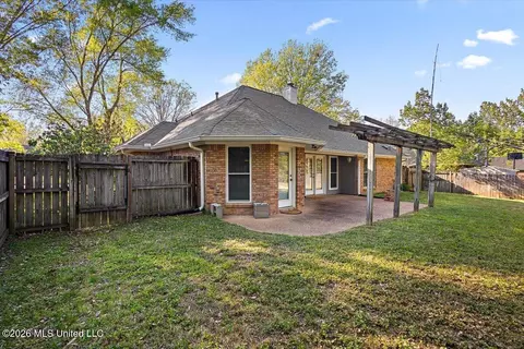 Exterior - 559 Spring Hill Dr, Madison, MS 39110 photo 4 of 7