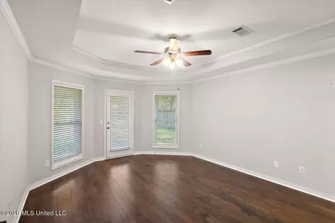 Living - 559 Spring Hill Dr, Madison, MS 39110 photo 4 of 4