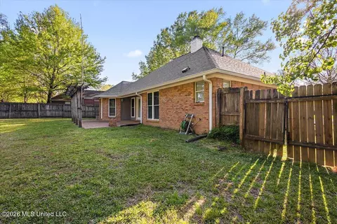 Exterior - 559 Spring Hill Dr, Madison, MS 39110 photo 5 of 7