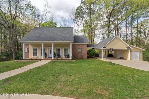 22 Dunleith Ct, Hattiesburg, MS 39402