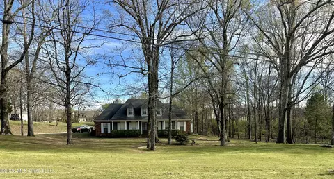 1245 Thousand Oaks Dr, Hernando, MS 38632