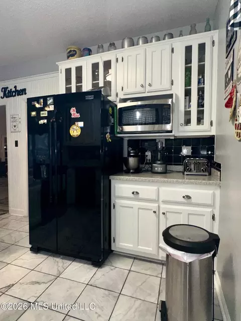 Kitchen - 1245 Thousand Oaks Dr, Hernando, MS 38632 photo 4 of 5
