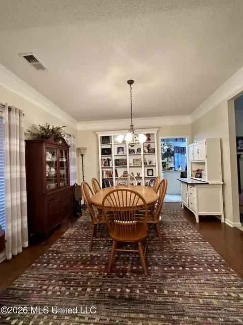 Dining - 1245 Thousand Oaks Dr, Hernando, MS 38632 photo 2 of 2