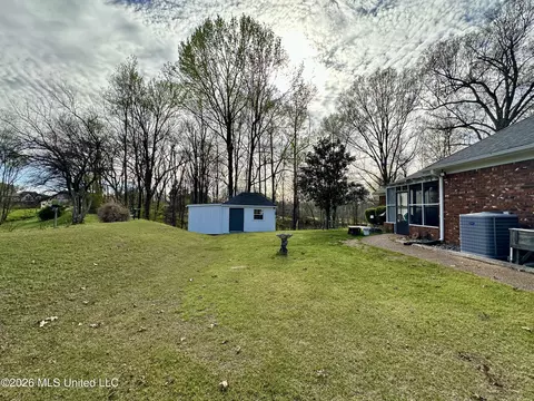 Exterior - 1245 Thousand Oaks Dr, Hernando, MS 38632 photo 9 of 11