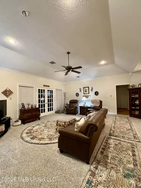 Living - 1245 Thousand Oaks Dr, Hernando, MS 38632 photo 3 of 3