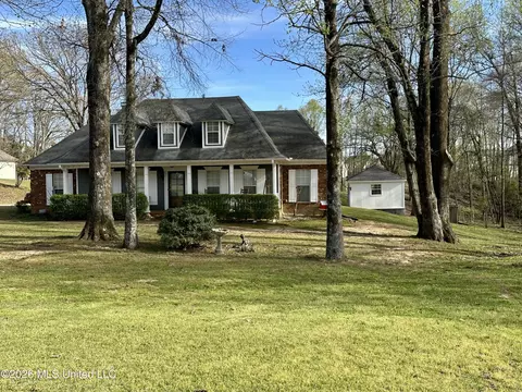 Exterior - 1245 Thousand Oaks Dr, Hernando, MS 38632 photo 3 of 11