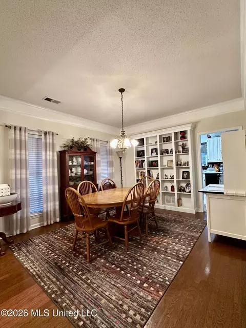Dining - 1245 Thousand Oaks Dr, Hernando, MS 38632 photo 1 of 2