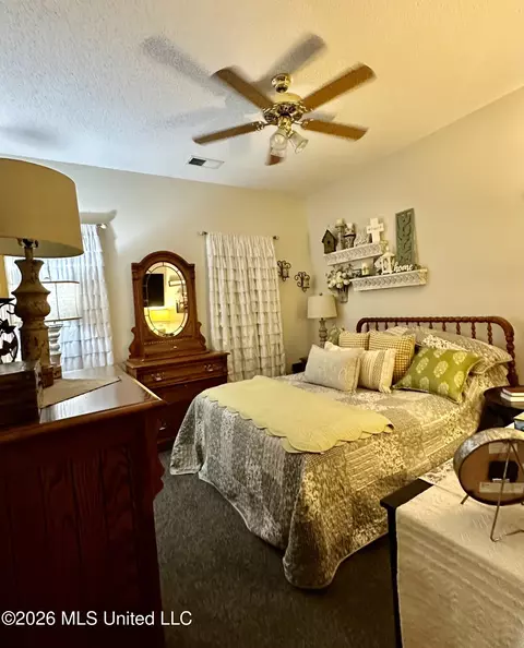 Bedroom - 1245 Thousand Oaks Dr, Hernando, MS 38632 photo 3 of 3