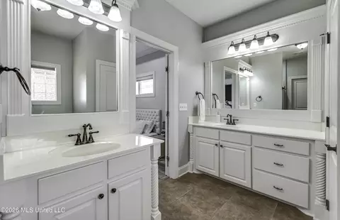 Bath - 329 Towne St, Brandon, MS 39042 photo 2 of 7