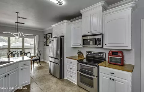 Kitchen - 329 Towne St, Brandon, MS 39042 photo 1 of 6
