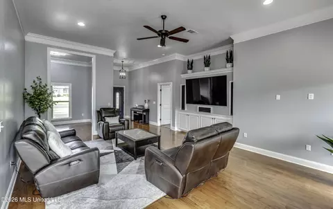 Living - 329 Towne St, Brandon, MS 39042 photo 1 of 1