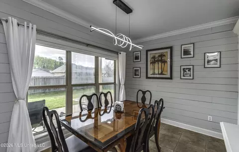 Dining - 329 Towne St, Brandon, MS 39042 photo 3 of 3