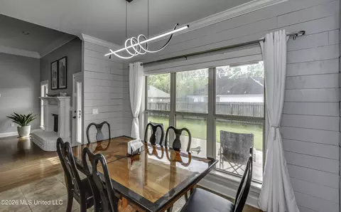 Dining - 329 Towne St, Brandon, MS 39042 photo 2 of 3