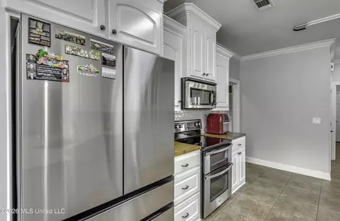 Kitchen - 329 Towne St, Brandon, MS 39042 photo 3 of 6