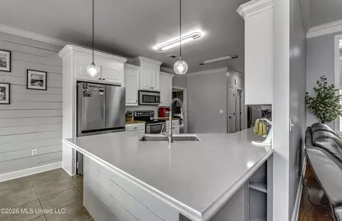 Kitchen - 329 Towne St, Brandon, MS 39042 photo 6 of 6