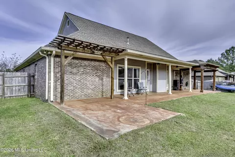 Exterior - 329 Towne St, Brandon, MS 39042 photo 8 of 10