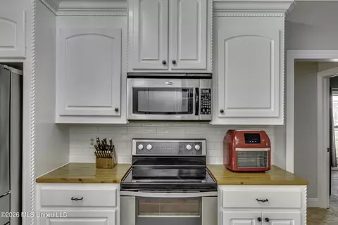 Kitchen - 329 Towne St, Brandon, MS 39042 photo 4 of 6
